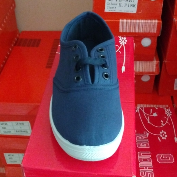 Navy blue on white - Picture 2 of 2